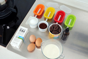  超浓郁巧克力冰淇淋（详细教程的做法）(1)