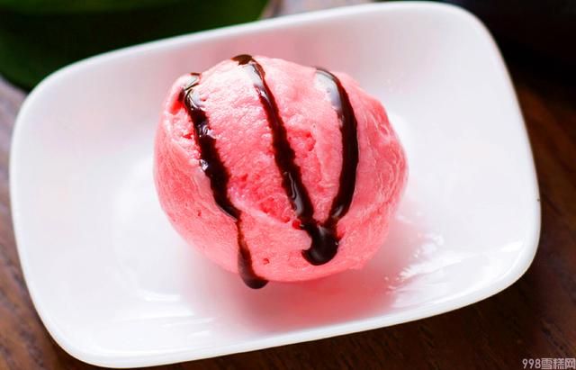 雪糕和冰淇淋到底有什么区别（解析雪糕和冰淇淋哪个更好吃）(9)